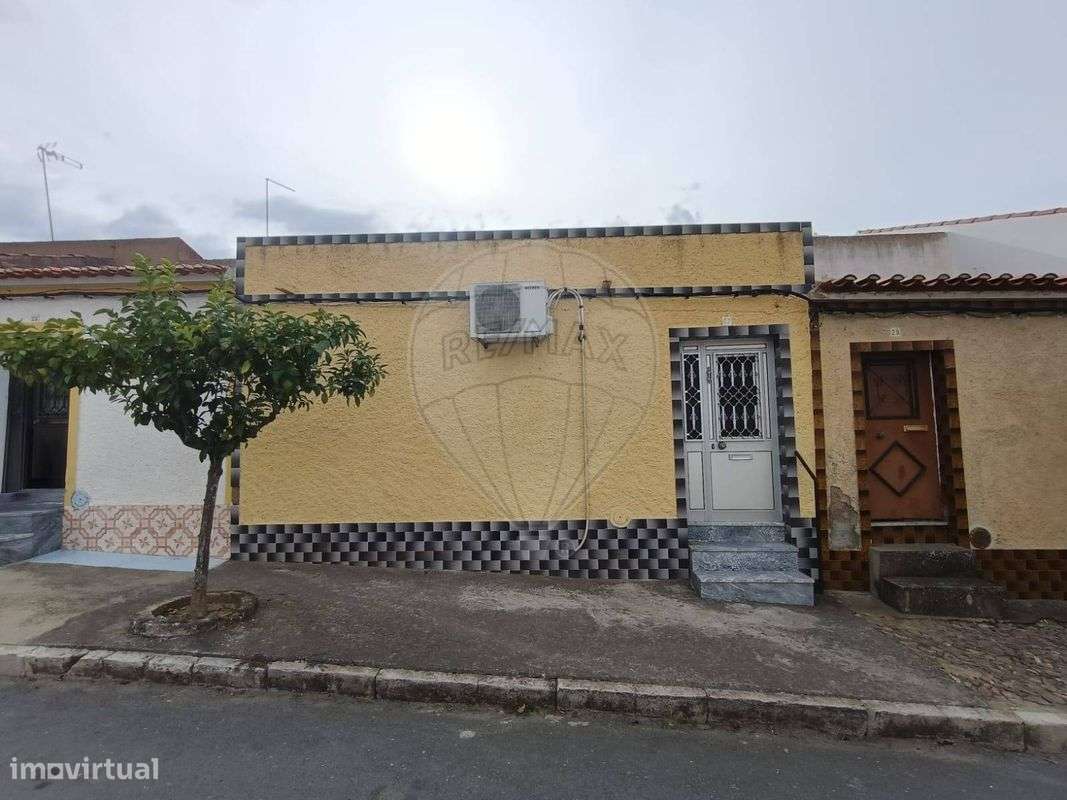 Moradia T2 para venda - Grande imagem: 1/30