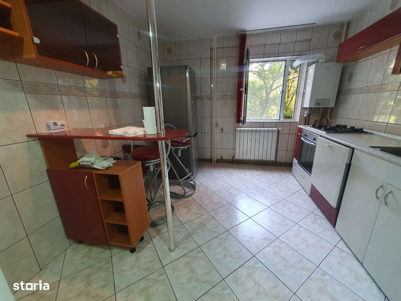 De vanzare apartament 3 camere etaj 1 Pod Ros-1