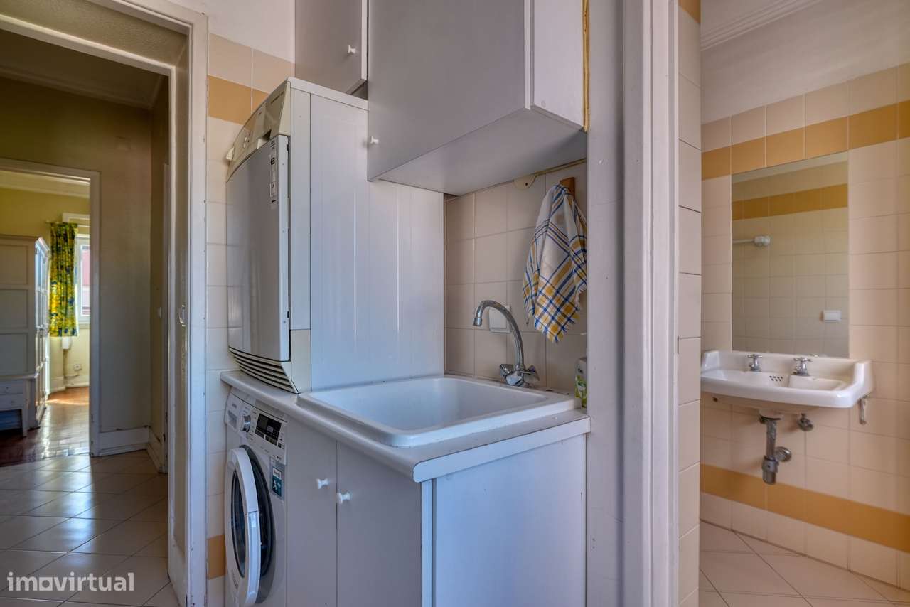 Apartamento T4 com varanda na Av. João XXI, Lisboa-31