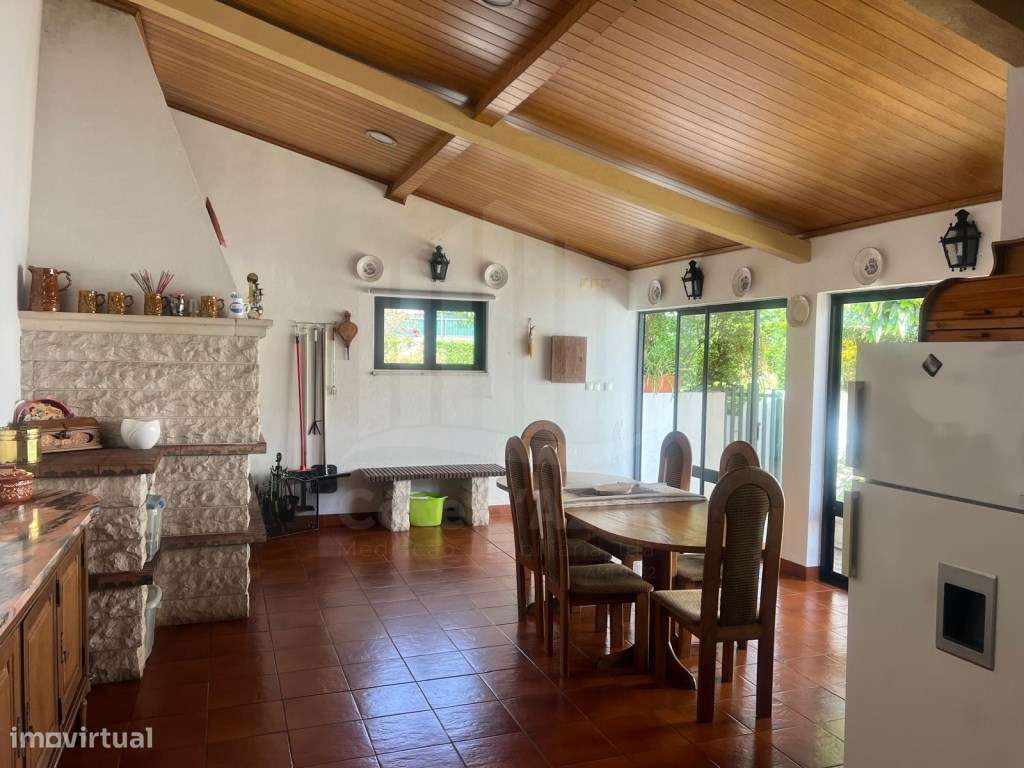 Moradia com 7 Assoalhadas , garagem e com terreno de 1.000 m2 zona ...-37