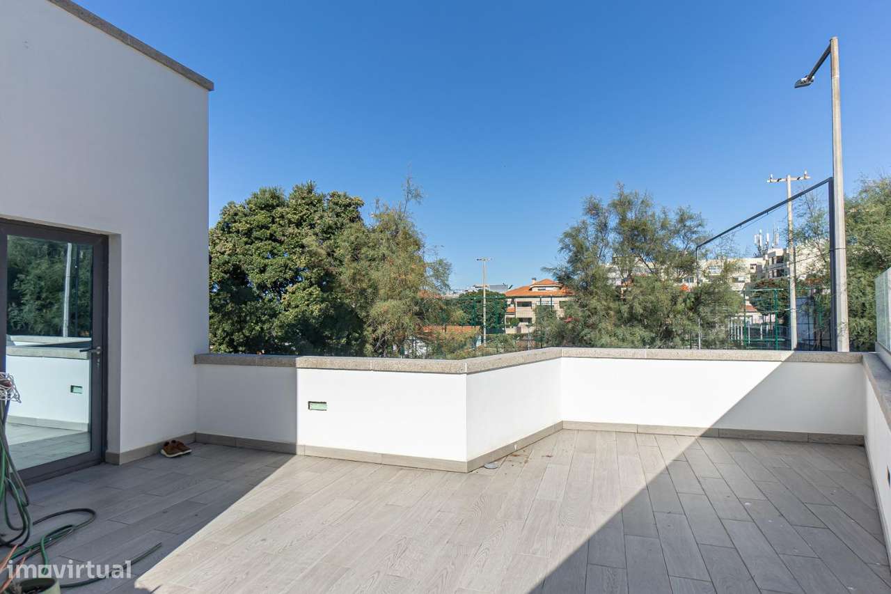 Moradia T3, em Leça da Palmeira na 1ª Linha de Mar-27