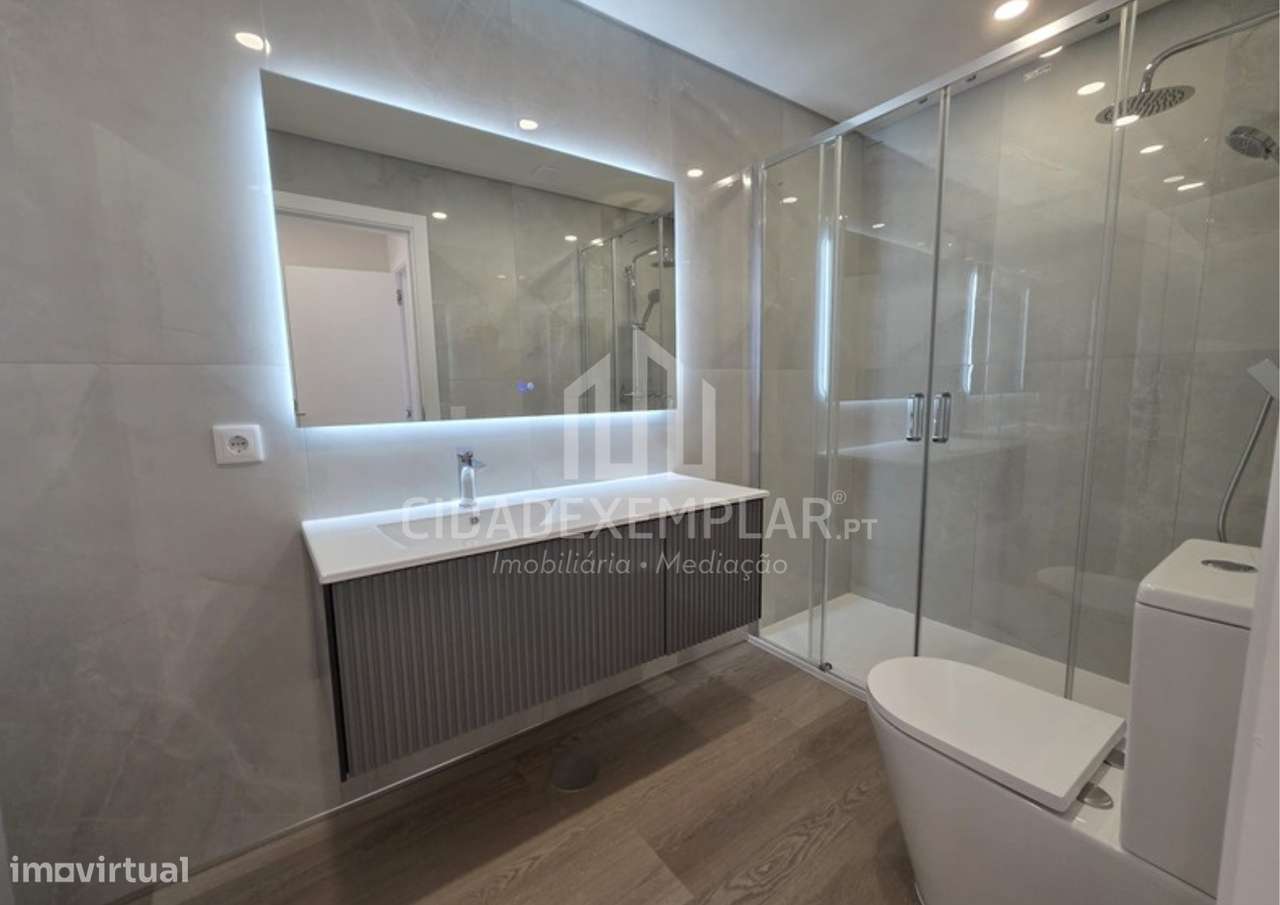 Luxuoso Penthouse T2 Totalmente Remodelado – Portimão, Algarve-15