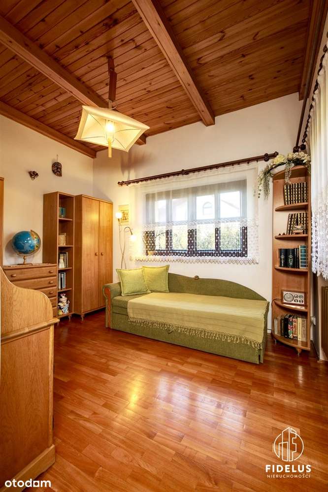 Dom w Kętach w stylu willi podmiejskiej-15