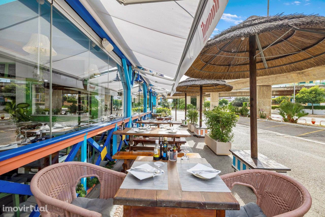 Restaurante em funcionamento Localizado na Praia da Rocha