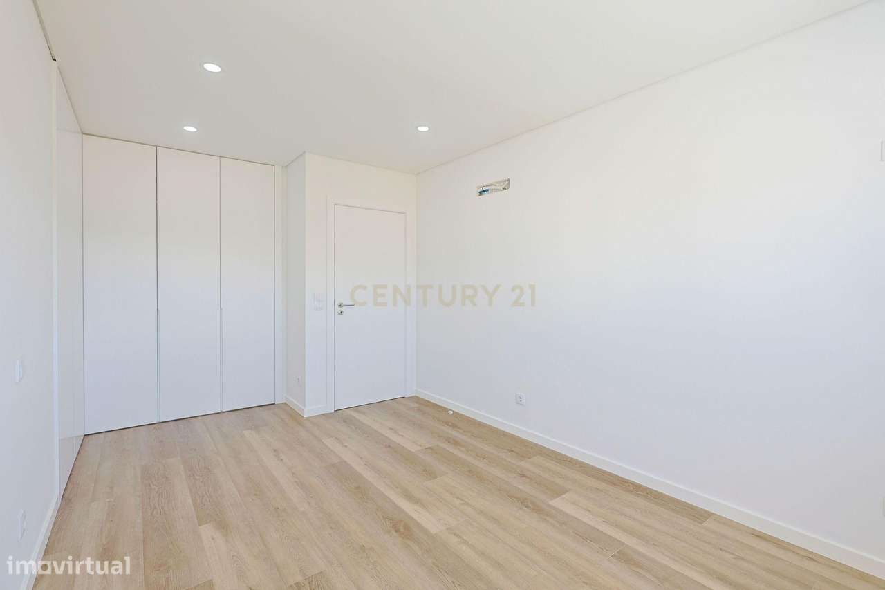 Moradia T4 em Charneca de Caparica, Almada-25