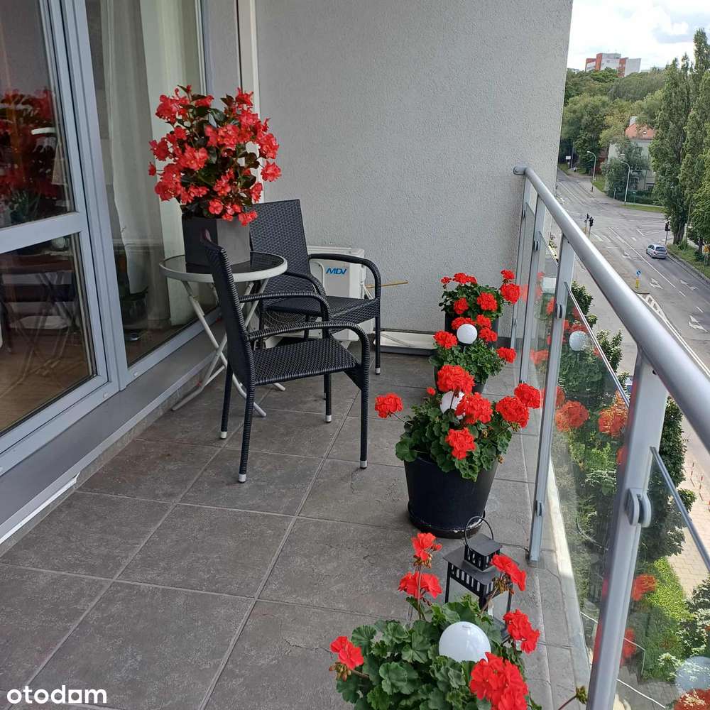 Komfortowy apartament z pięknym tarasem i garażem na Staszica-13