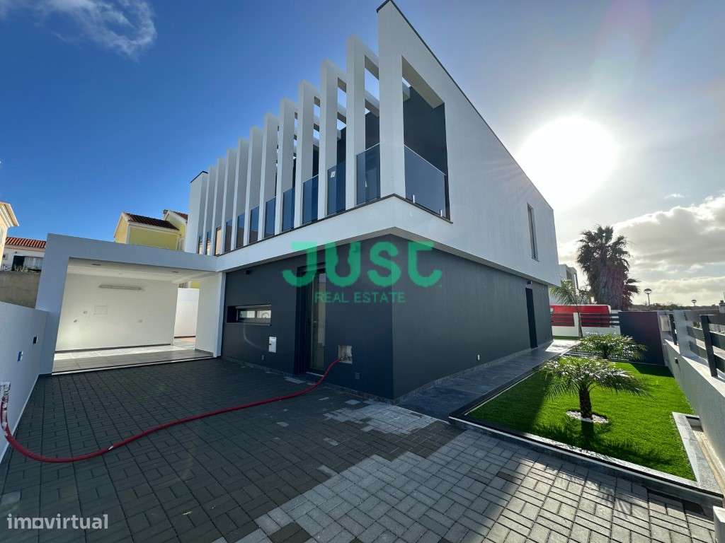 Moradia isolada, T4 com 3 suítes e piscina em Azeitão, PRONTA A HAB... - Grande imagem: 2/42