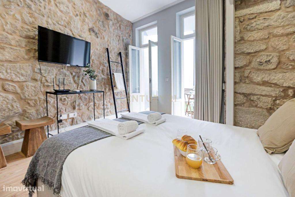 Prédio totalmente reabilitado com 5 apartamentos T0, no Centro Históri-1