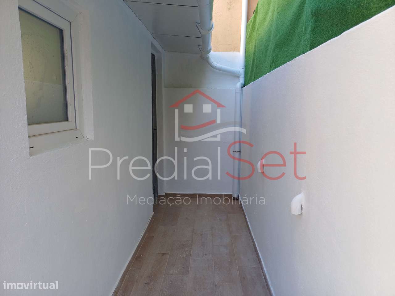 Moradia T3 Totalmente remodelada em Setúbal-26
