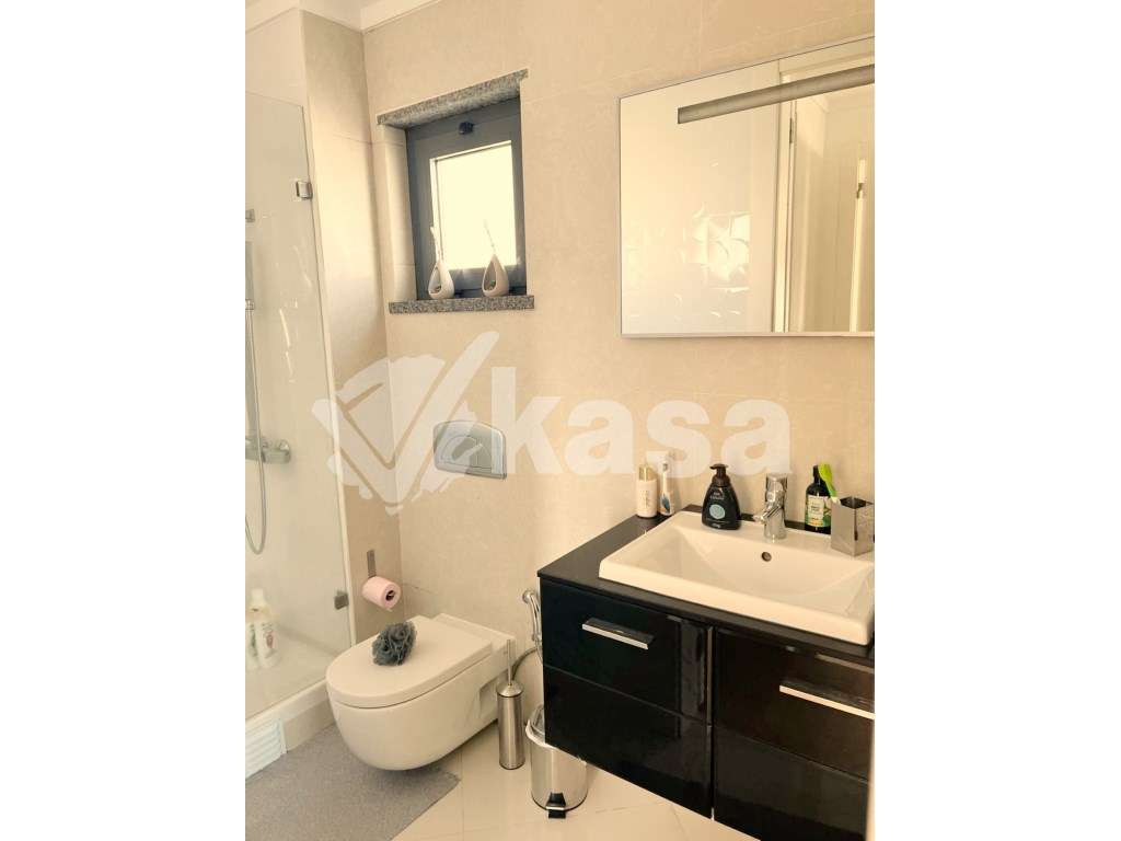 Moradia Isolada T4 com Jardim e Garagem em Santo António da Charnec...-16