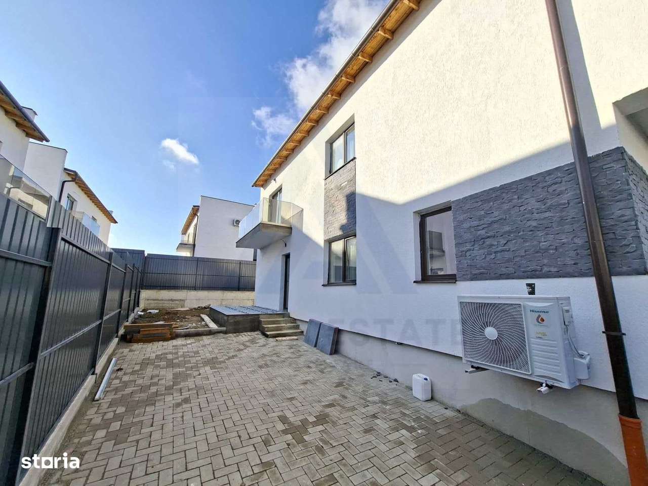 Casa la cheie cu 4 camere 2 bai curte 185 mp liberi pe Calea Cisnadiei - Imagine principală: 5/12