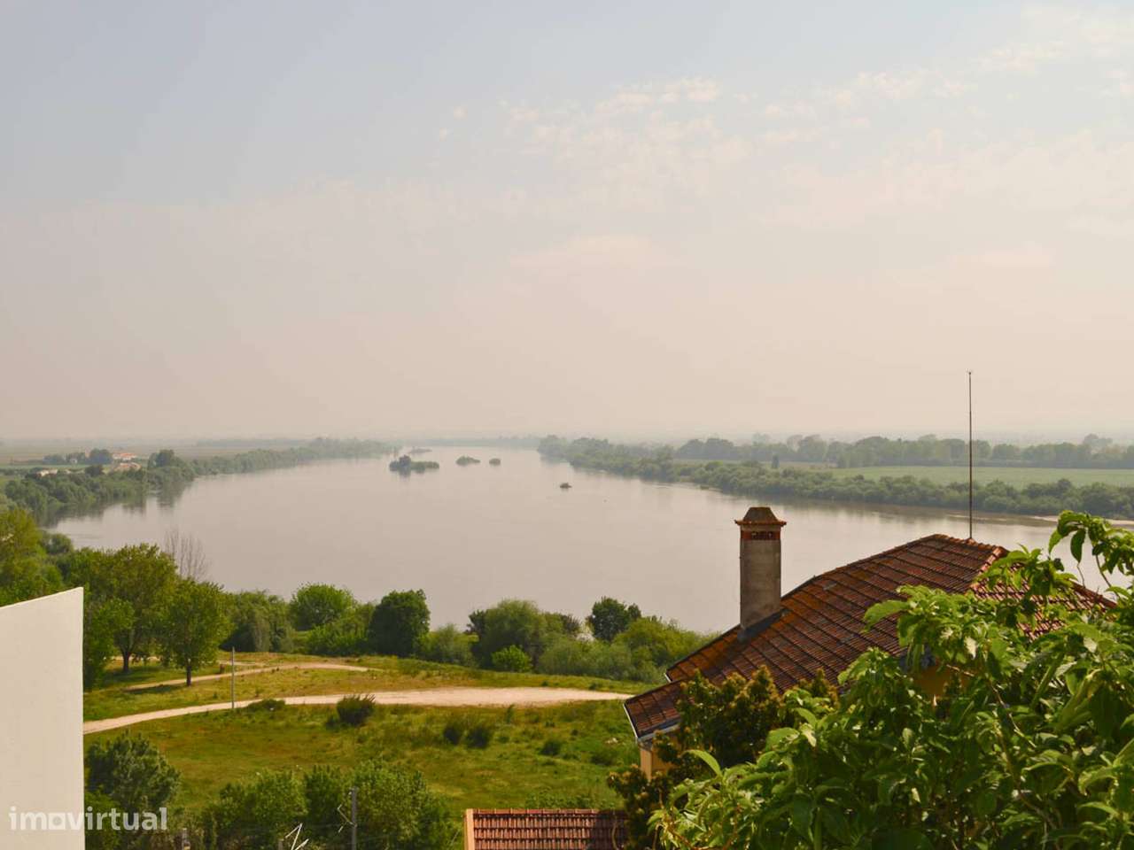 Moradia T2 com vista rio a necessitar de obras-14
