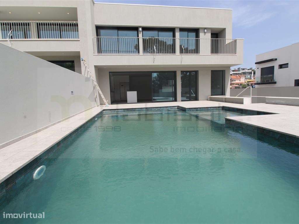 Moradia V3 +1 com piscina em Barcarena-33