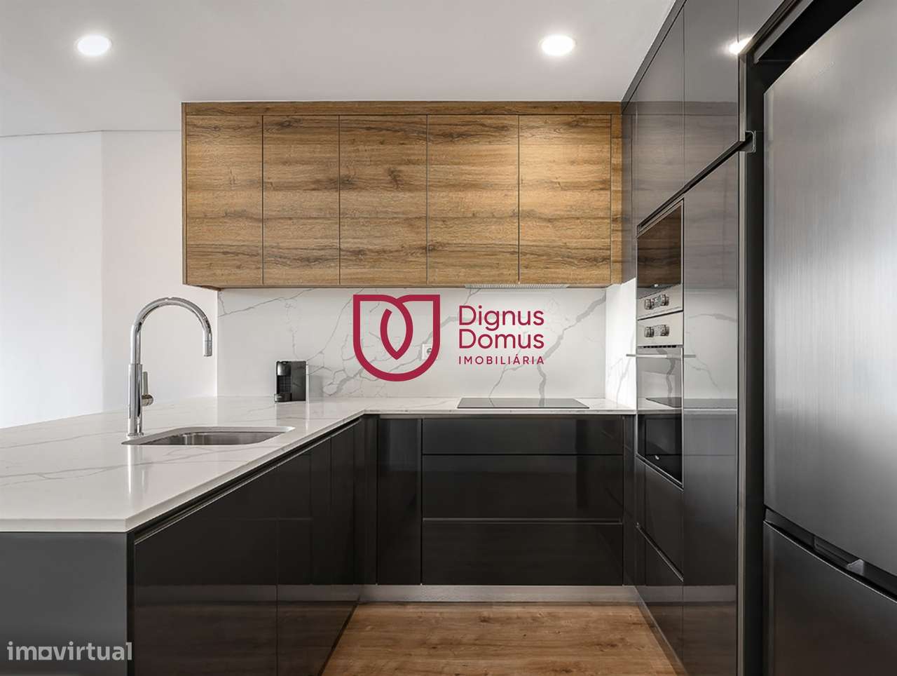 Duplex Renovado com Logradouro e Rendimento Garantido — Porto Centro-12