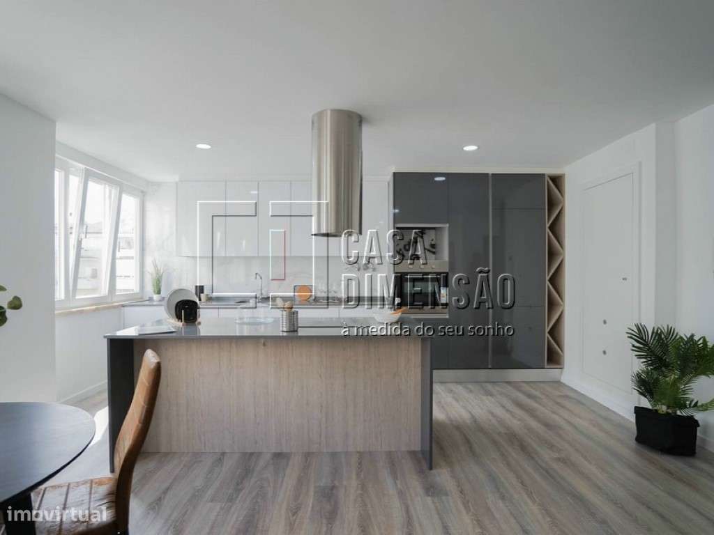 Apartamento de tipologia T3 com varanda, mobilado e equipado em Ben...-21