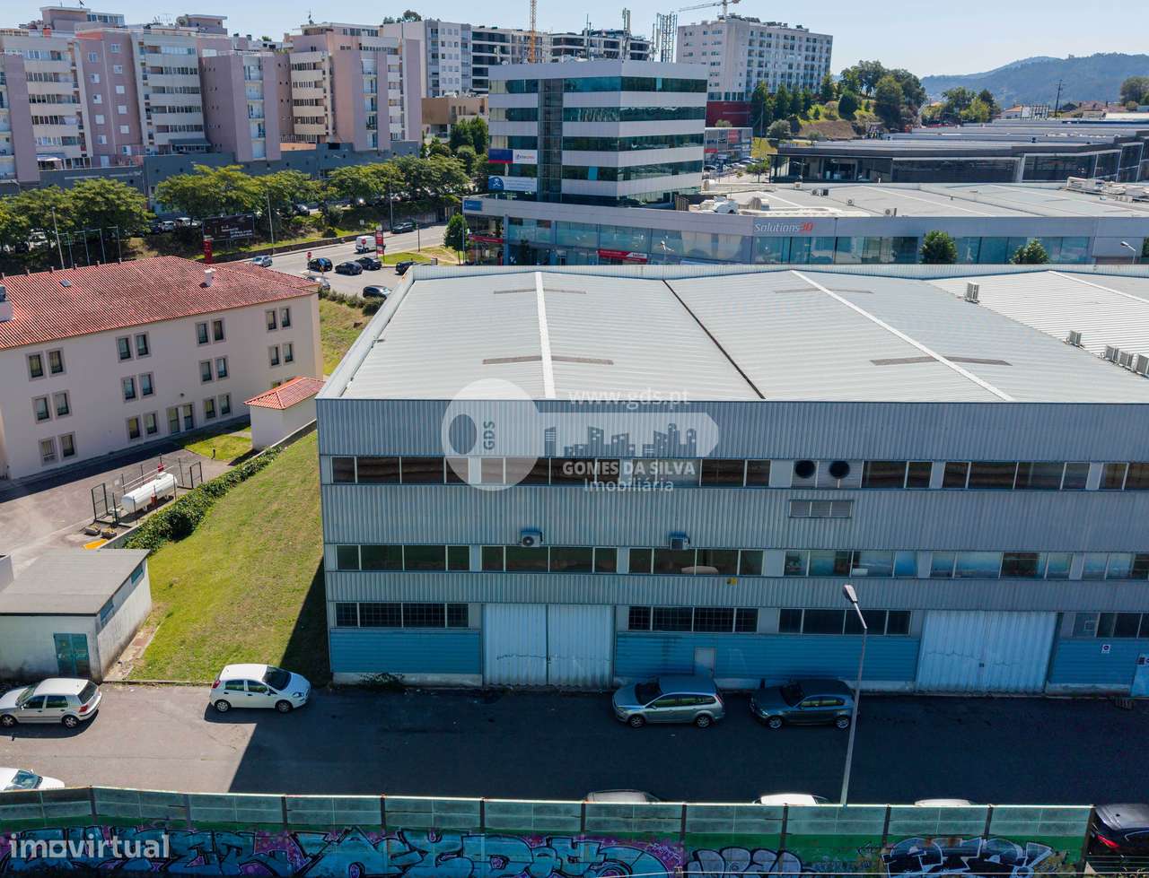 Pavilhão Comercial c/ área bruta de 1782m2 em Ferreiros-21
