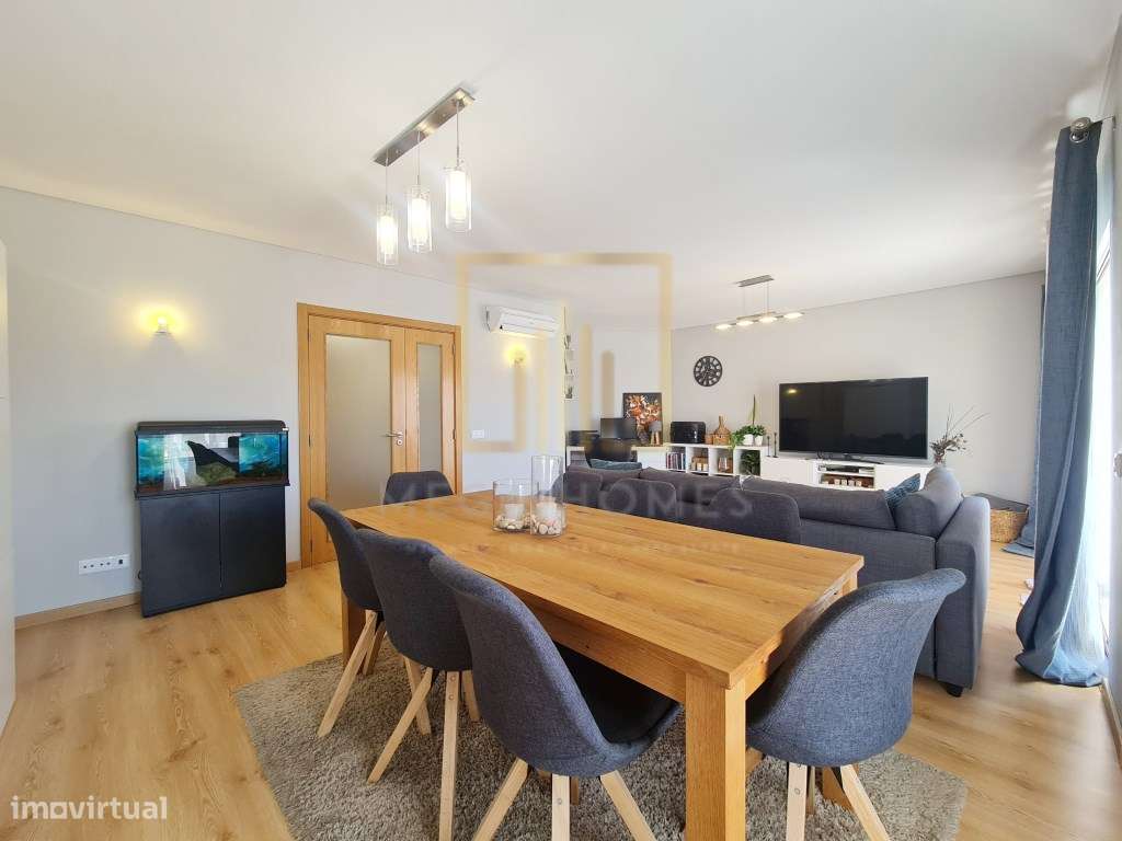 Apartamento T3 com Terraço e 3 WC, em Lagoa.-28