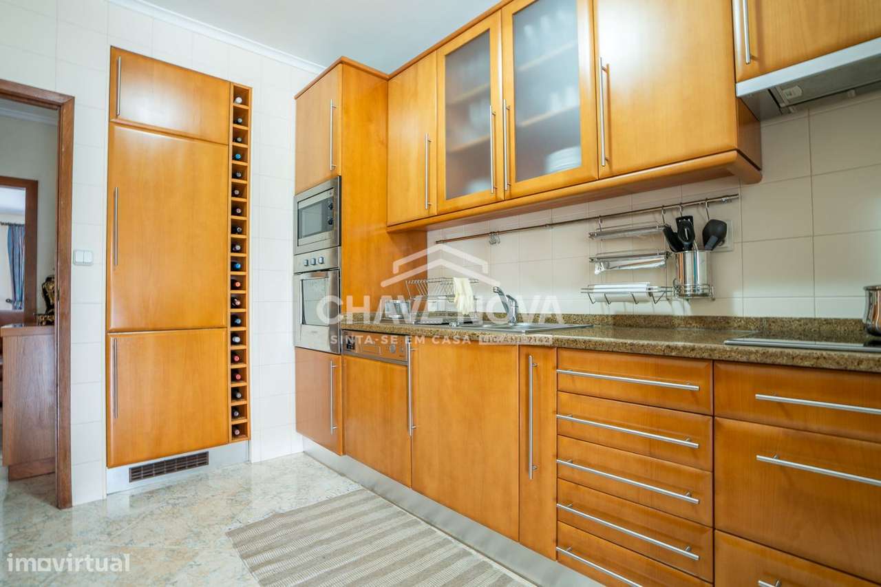 Moradia T4 com Jardim e Garagem a 3Km da Praia - Grande imagem: 4/25