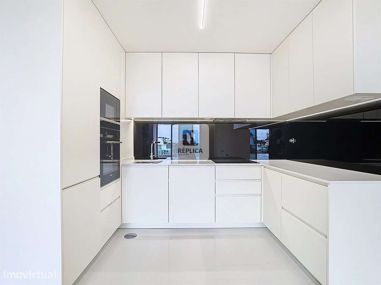 Apartamento T1 Novo com Varanda e Piscina a 200m da Praia da Madalena - Grande imagem: 4/28