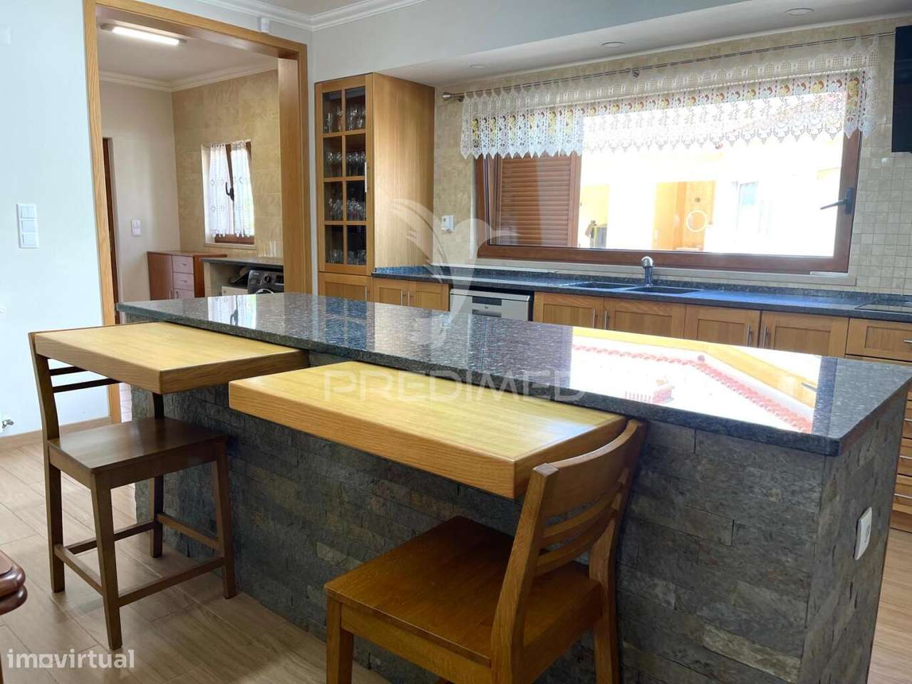 Moradia de 308 m2, inserida num terreno com 4.087 m2 - Grande imagem: 4/39