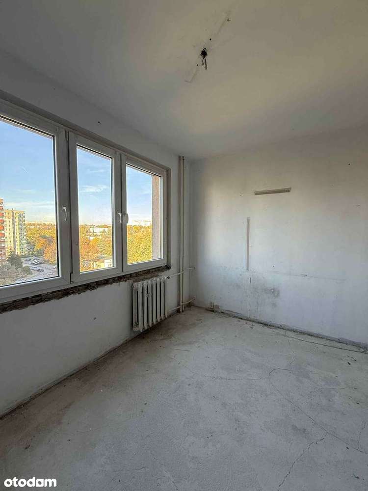 3 lub 4 pokojowe mieszkanie do remontu z balkonem, Os. Dywizjonu 303-4