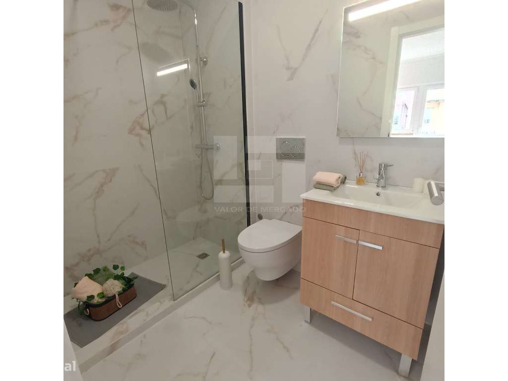 Apartamento t3 à venda na Rua João Ortigão Ramos,-10
