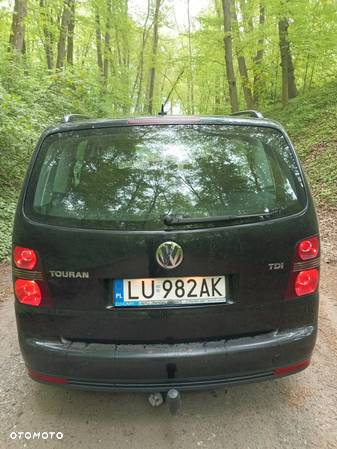 Volkswagen Touran - 4