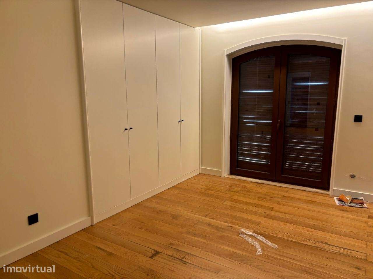 Magnífica Moradia 4 frentes/2 suites/garagem 4 carros/a 350m da praia-14