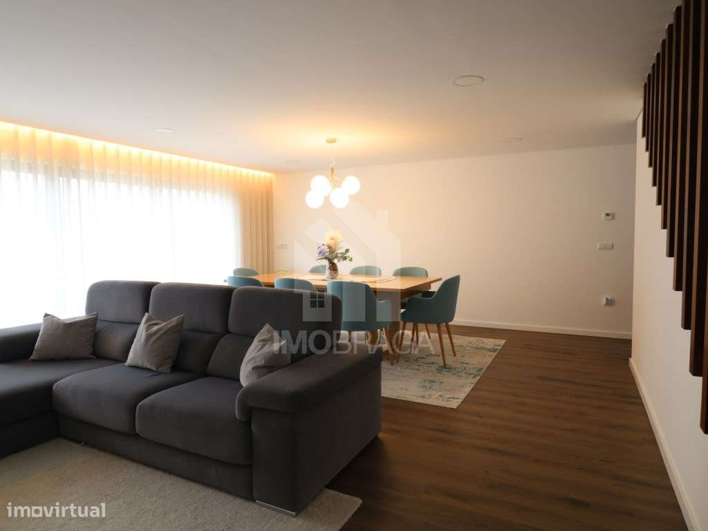 Venda Moradia Geminada T3, em Esporões, Braga-20