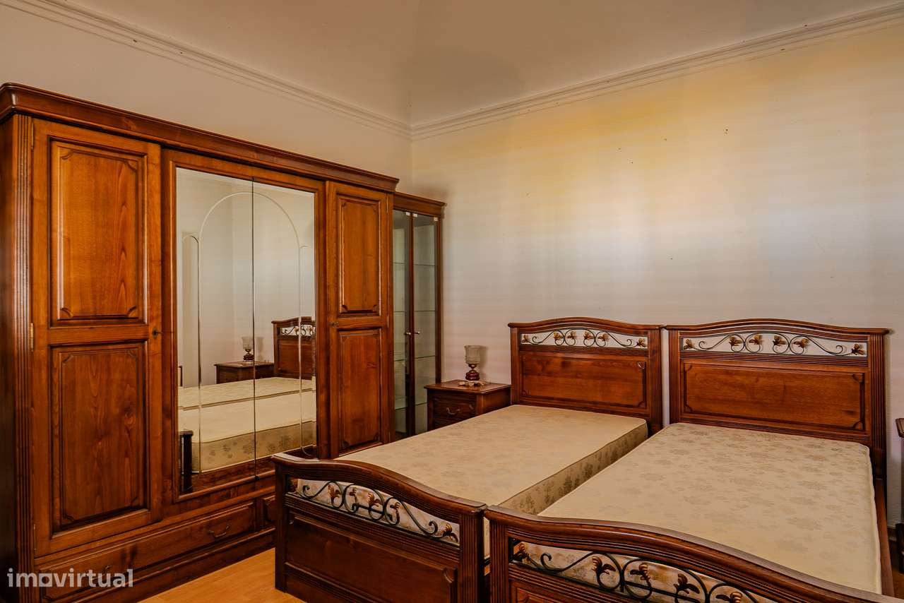 Moradia com Quintal e Garagem à Venda em Viana do Alentejo-5