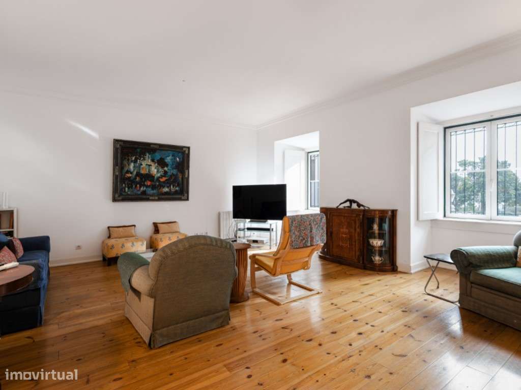 Espaçoso T3 +1, Arrendar Mobilado com Garagem, na Lapa com Garagem - Grande imagem: 3/31