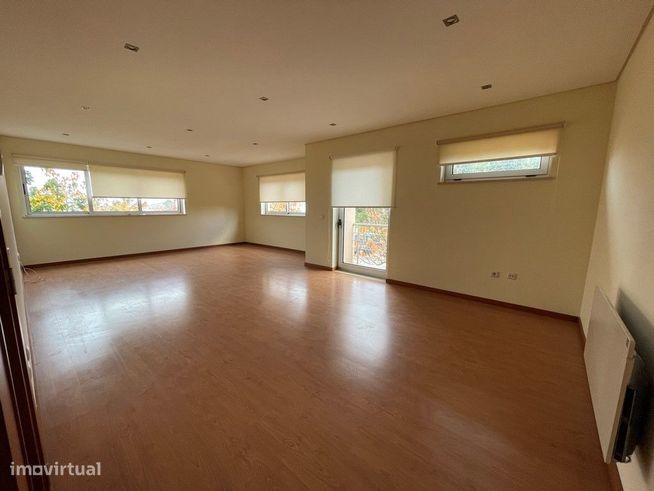 Apartamento T3 com garagem dupla – São Bernardo-0