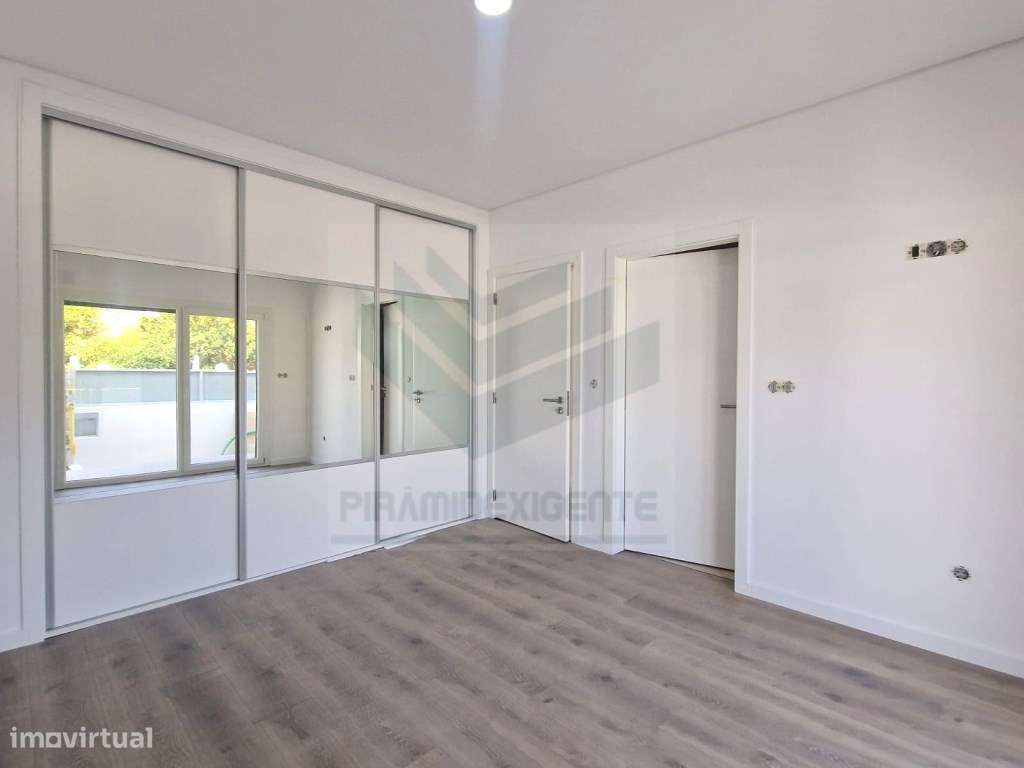 Moradia Isolada, Fernão Ferro, 2 Suítes, open space 46m2-13