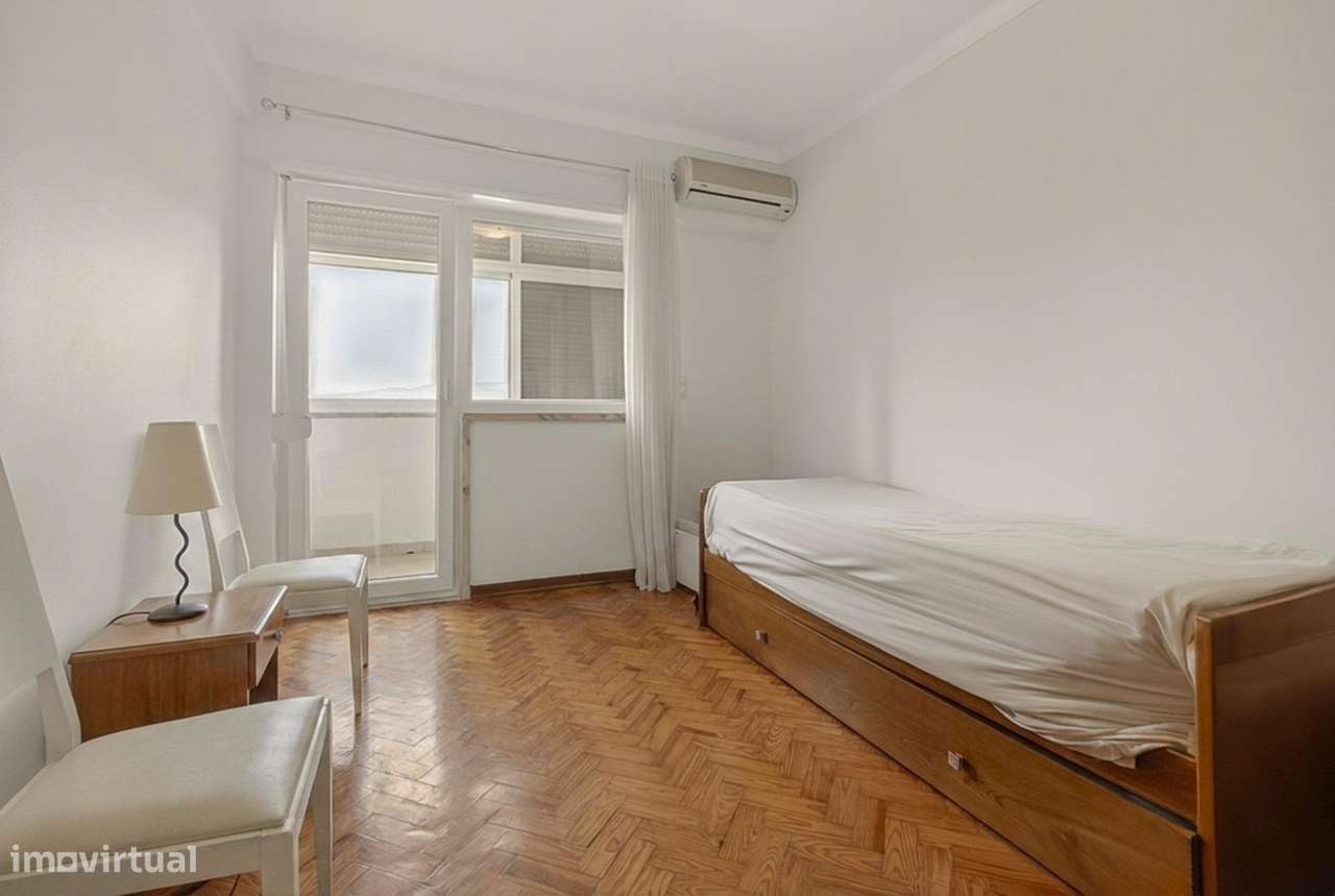 Apartamento T5 luminoso na Av. da Liberdade | Fundão-18