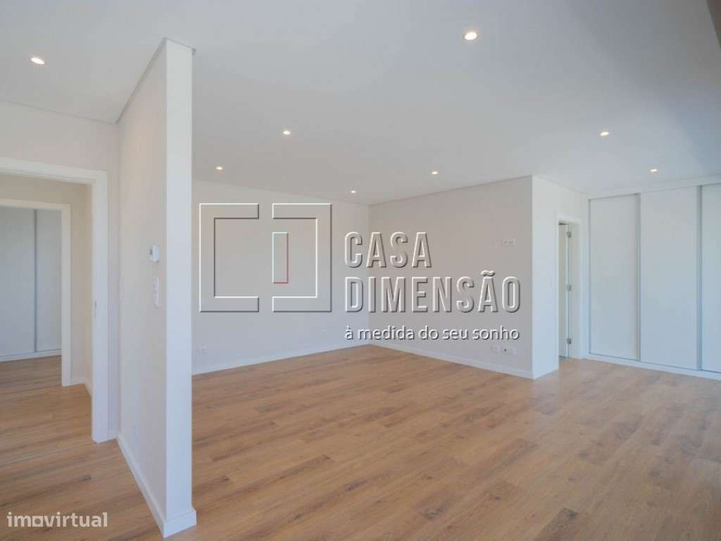 Moradia de Arquitectura Moderna de tipologia T3+1 em Oeiras com Pis...-33