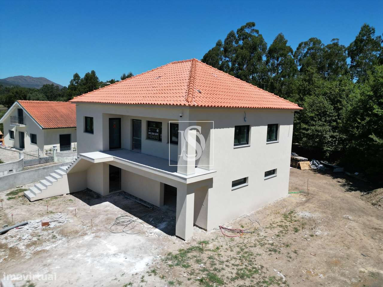 Moradia Bifamiliar Totalmente Remodelada em Subportela – Viana do Cast - Grande imagem: 3/47