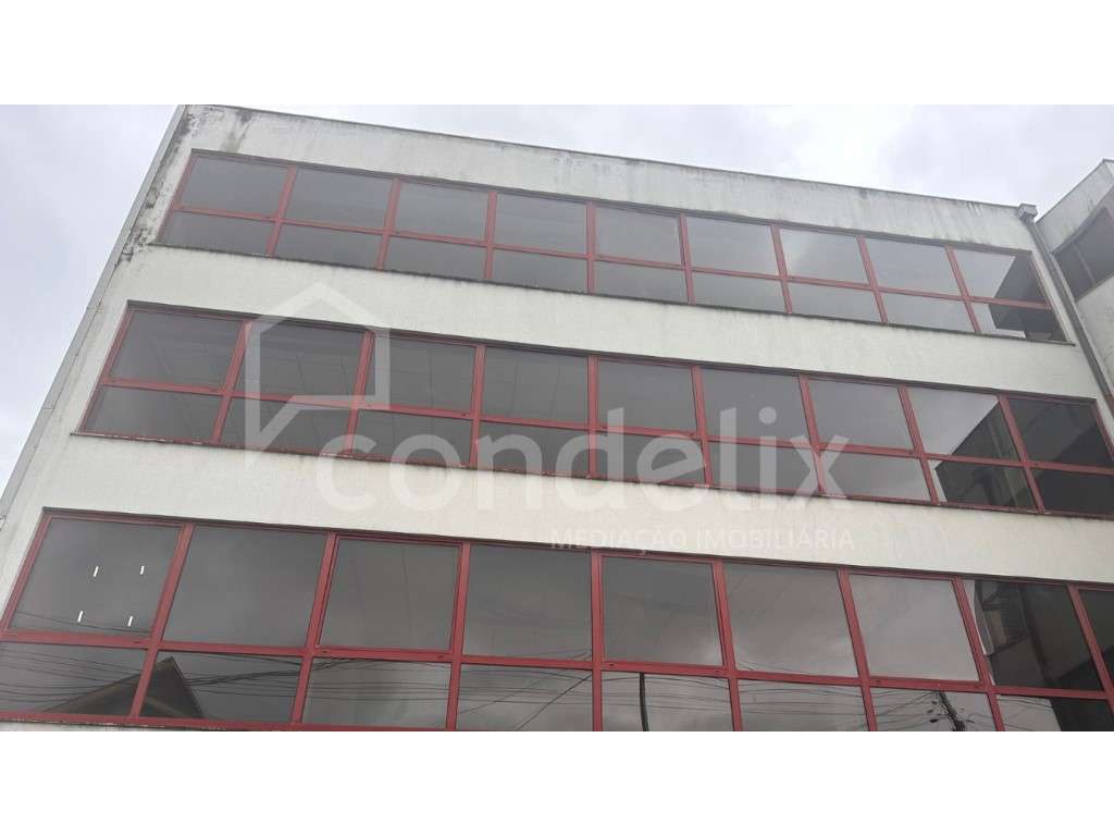 Prédio multifuncional para venda em Felgueiras - Grande imagem: 3/27