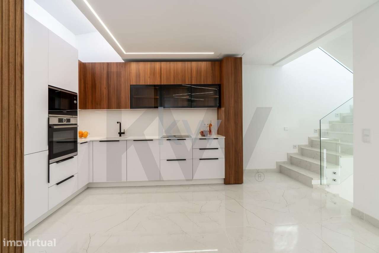 Moradia T3 Renovada com Vista Mar e a Escassos Metros da Praia – Vale - Grande imagem: 5/58