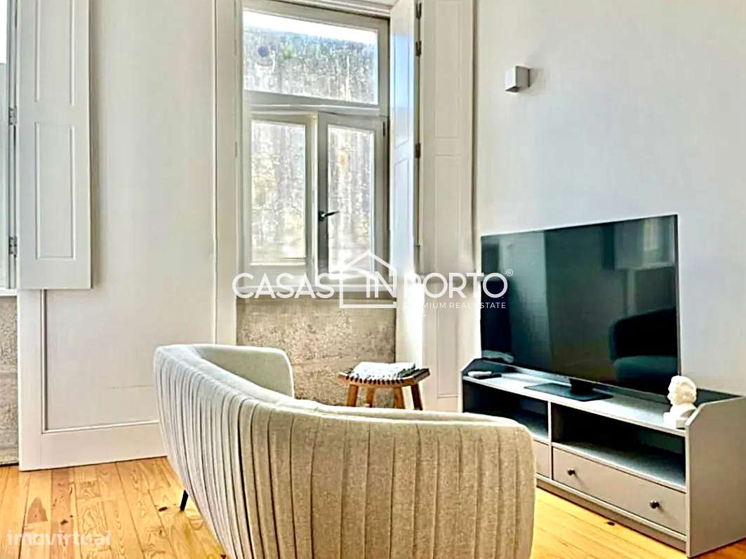 Excelente T1 próximo às estações do metro do Marquês e Faria Guim - Grande imagem: 2/19