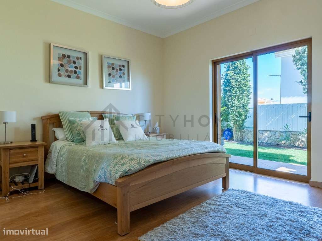 Moradia T5 contemporânea com Piscina e vista Mar na Galé em Albufeira-17