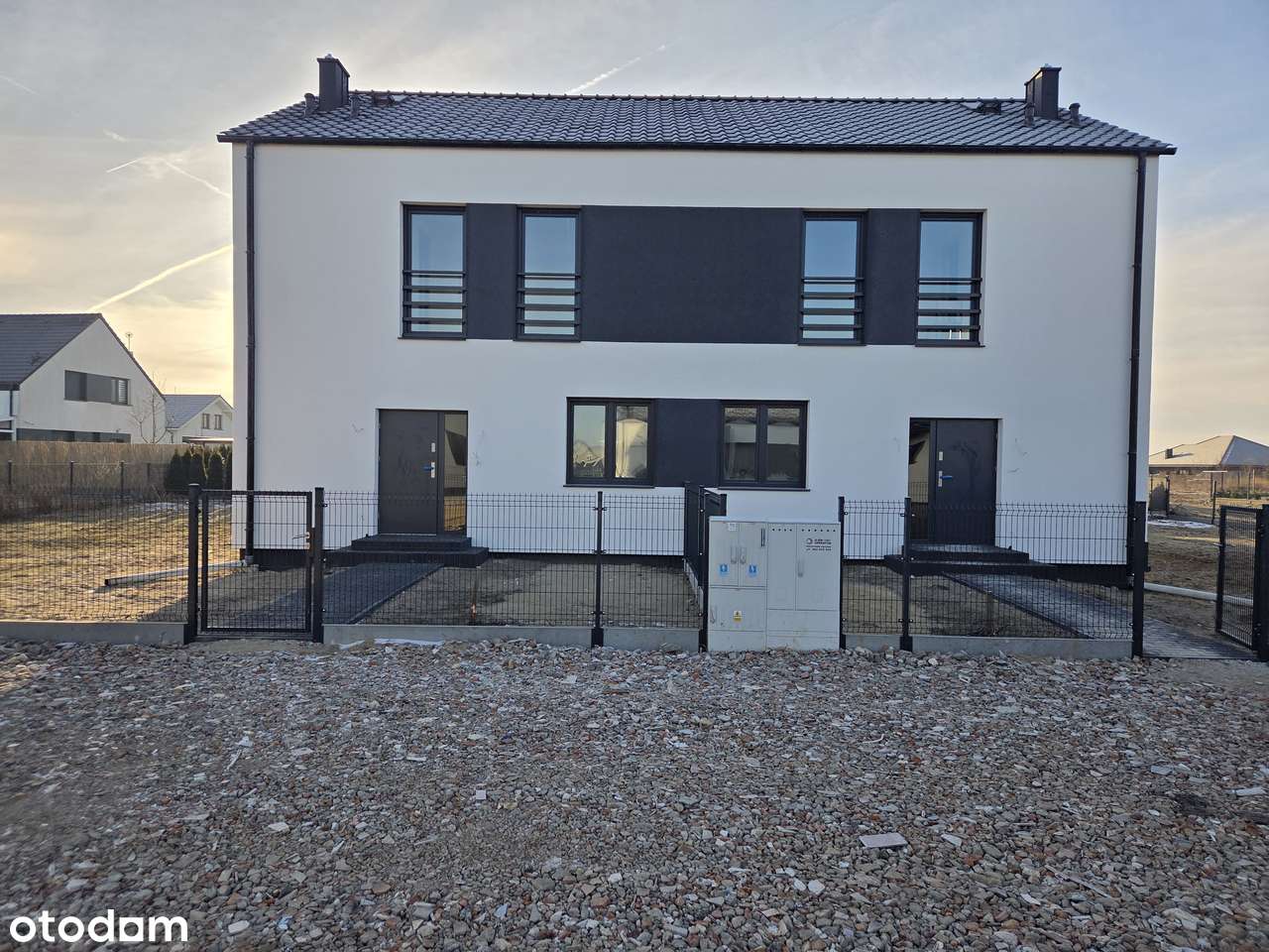 Tarnowo Podg., Góra - piętrowy, 2 łazienki, gotowy do odbioru-1