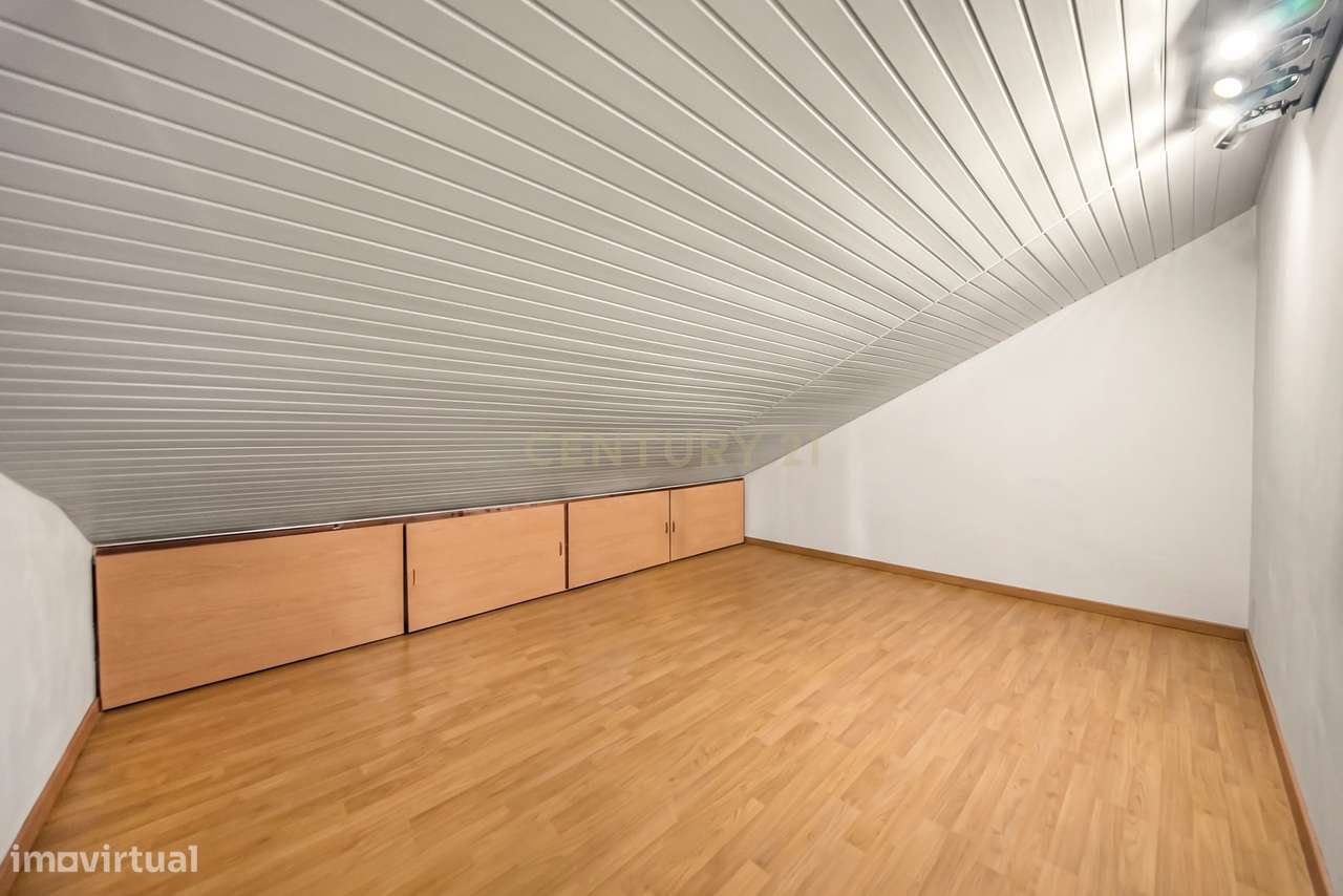 Moradia Geminada T3 com excelentes áreas, terreno e localização privil-38