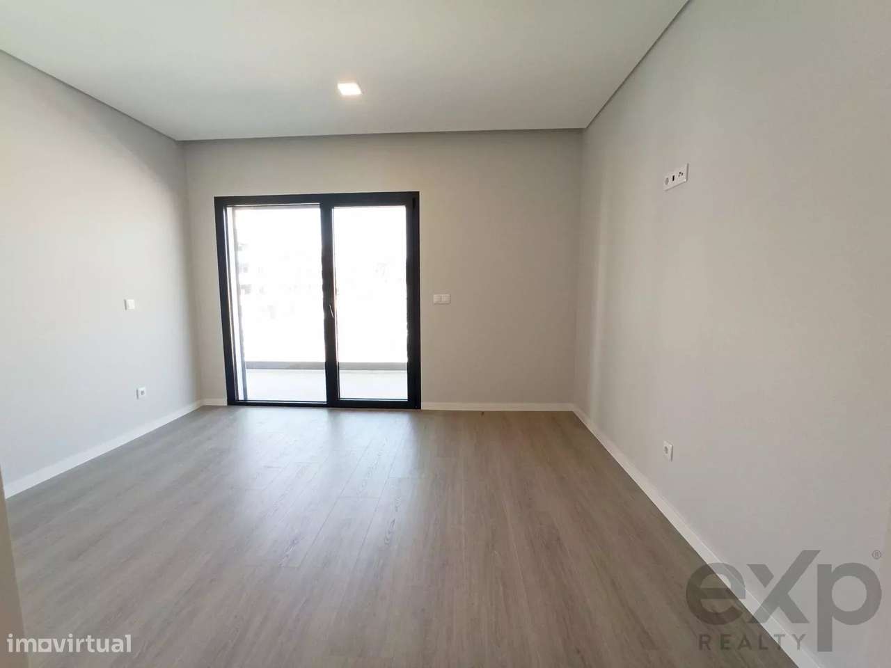 T2 Novo em condomínio fechado com piscina-23