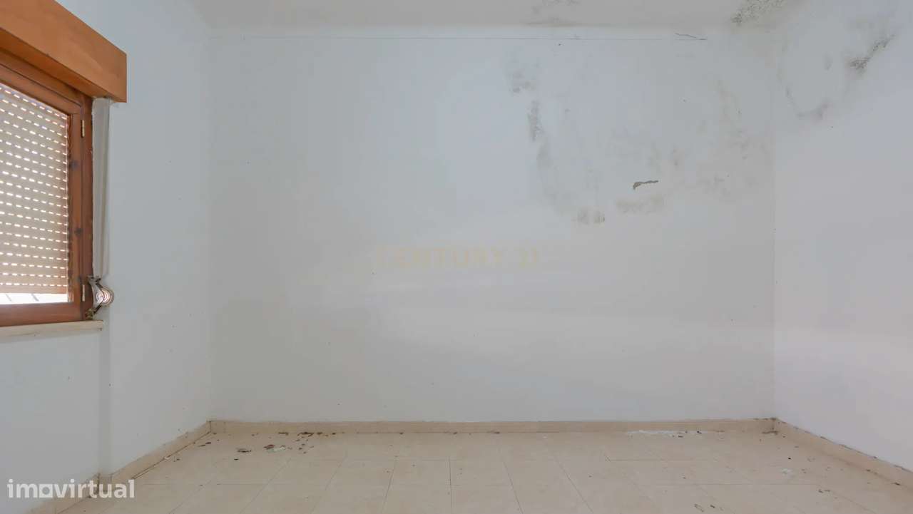 Moradia Isolada com Terreno de 1041 m² – Um Mundo de Possibilidades!-6