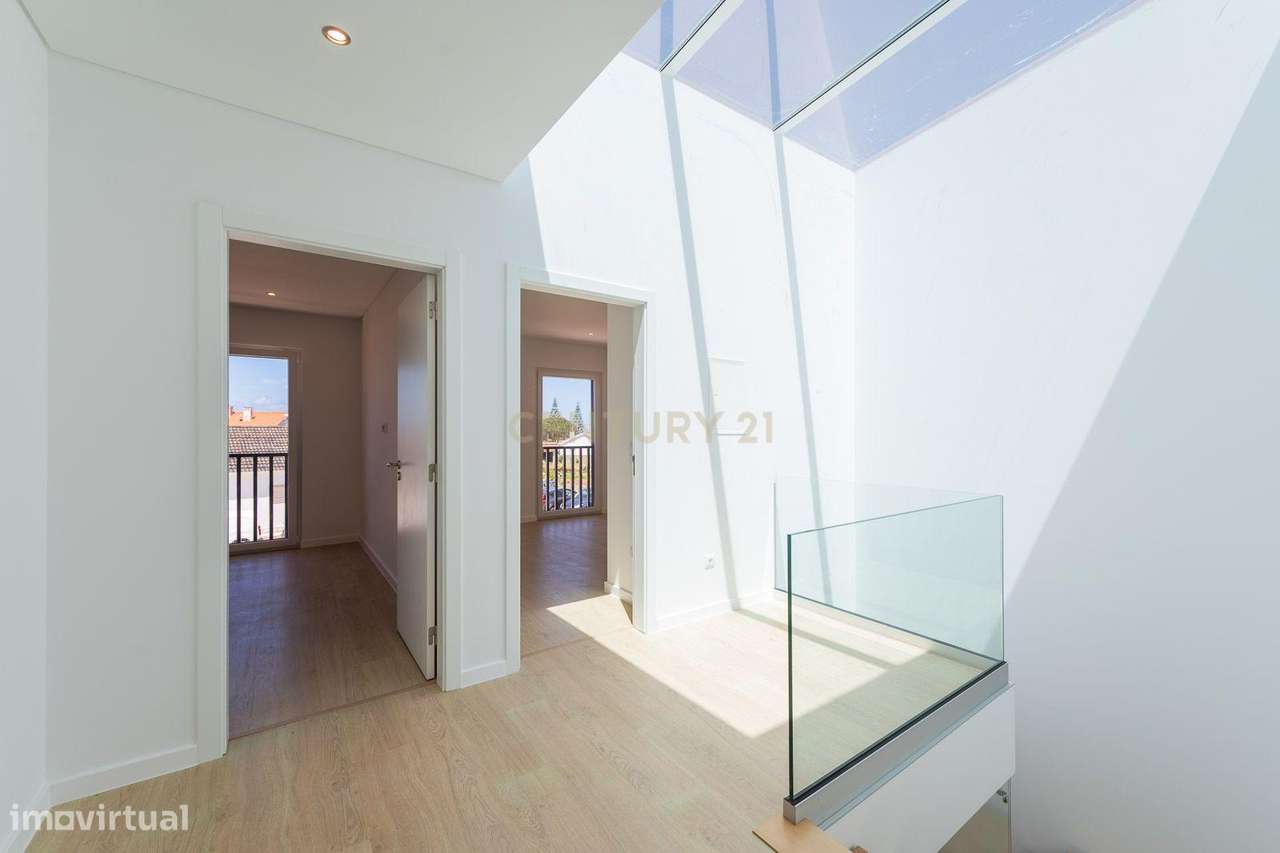 Sintra - Bolembre , moradia T4 nova, construção moderna e linhas conte-26