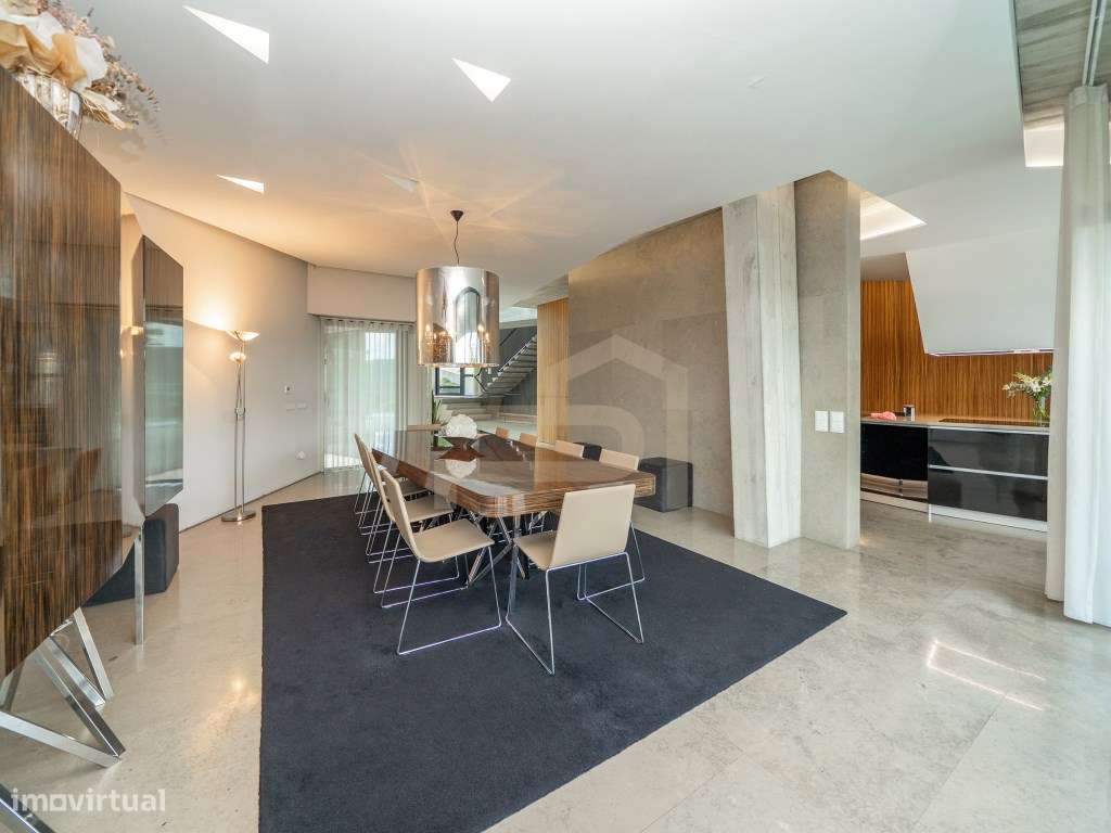 Exclusiva Moradia de Luxo com Design Contemporâneo-15