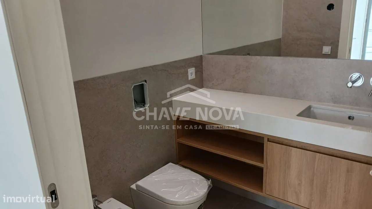 T2 Novo c/ Lugar de Garagem em Santa Marinha (VL8)-16