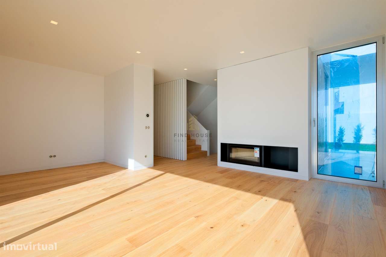 Moradia Isolada T4 com jardim e Garagem Box em Tires, São Domingos de-9