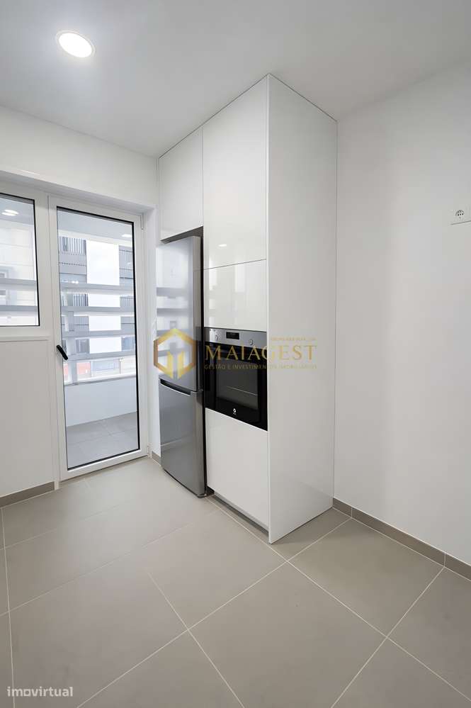 T2 Totalmente Renovado em Frente à Estação da Trindade - Grande imagem: 5/15