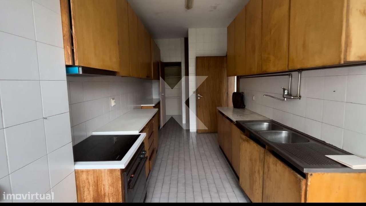 Apartamento T4 com garagem junto ao Rio Douro-9